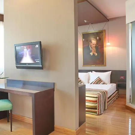 Hotel Design Mr. President Garni 4*