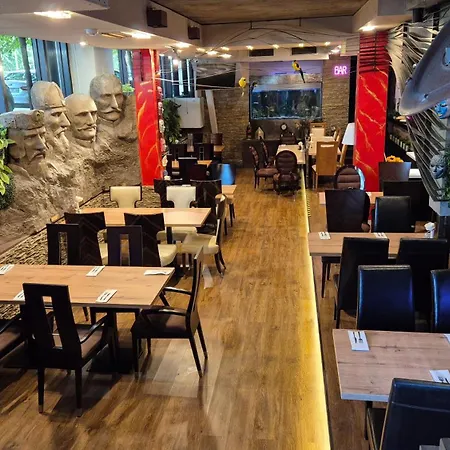 Hotel Design Mr. President Garni 4*